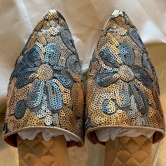 Birdies Dove -Blue and Gold Sequins - Picture 4 of 4